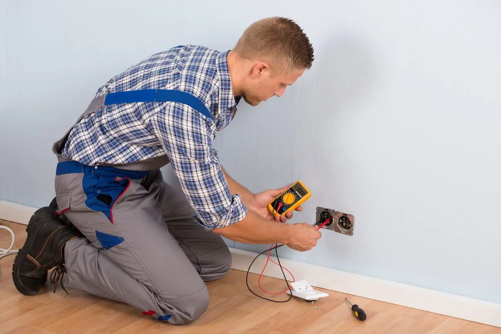 Certified electrician providing circuit breaker repair in Port St. Lucie, FL - Payuk Electric