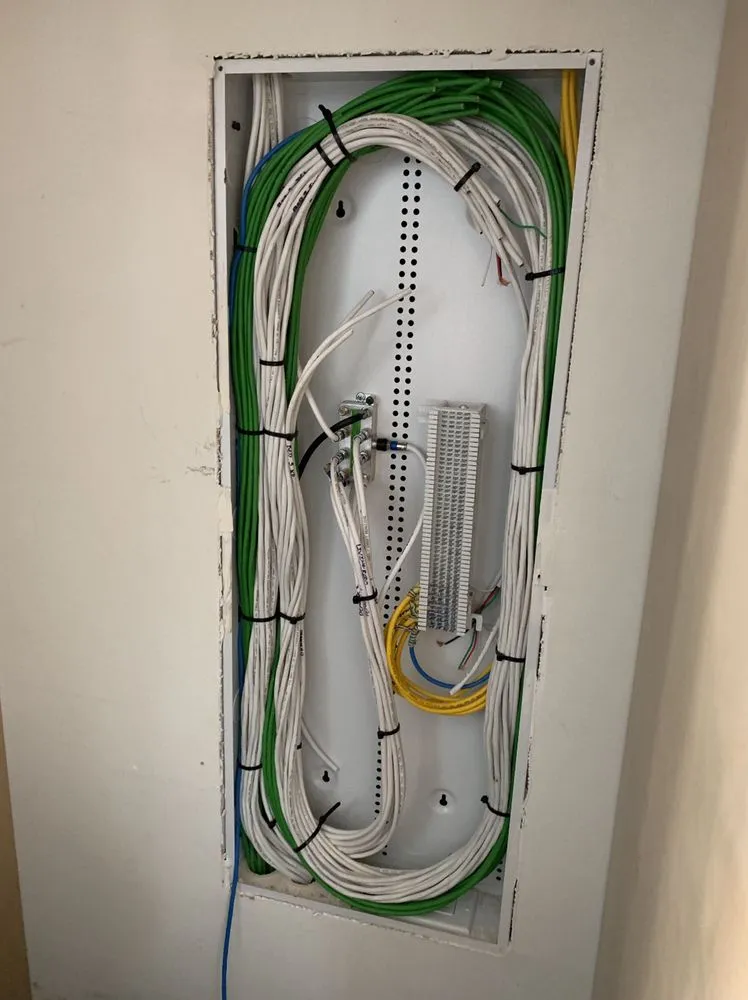 Expert outlet and switch repair experts serving , - PD Electric