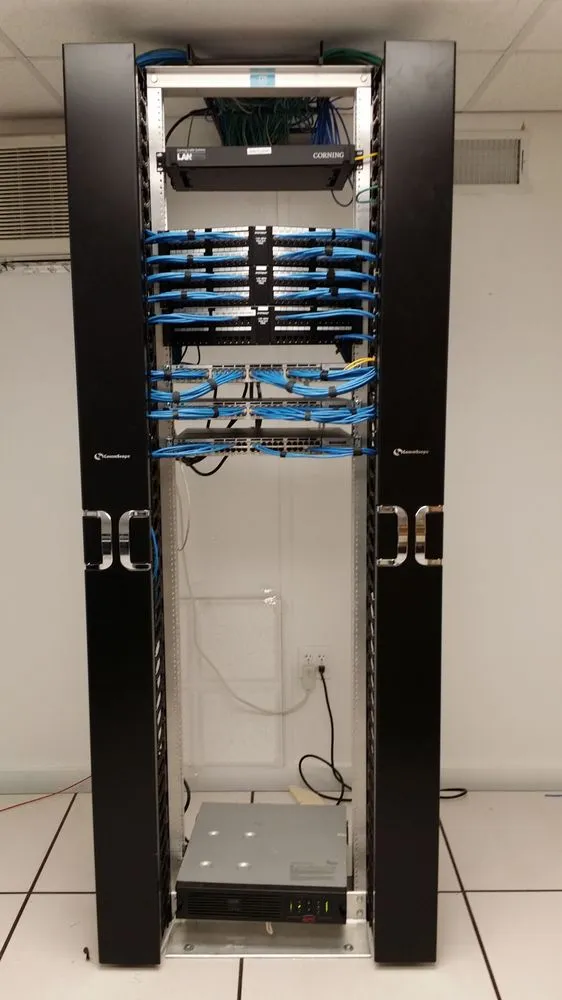 Trusted electrician providing emergency electrical service in , 