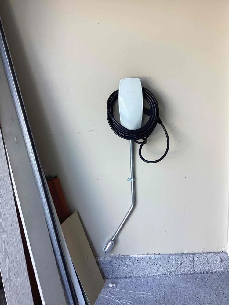 Slide of Peak EV Solutions