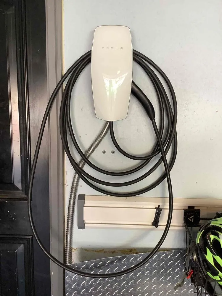 Slide of Peak EV Solutions