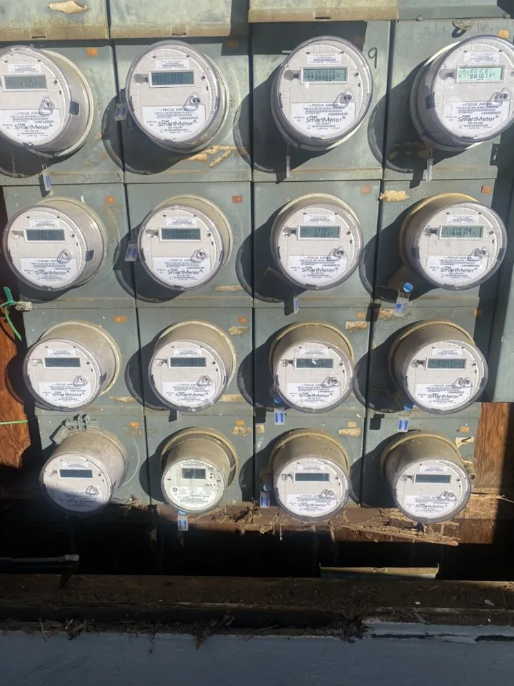 Affordable electrician providing outlet and switch repair in , 