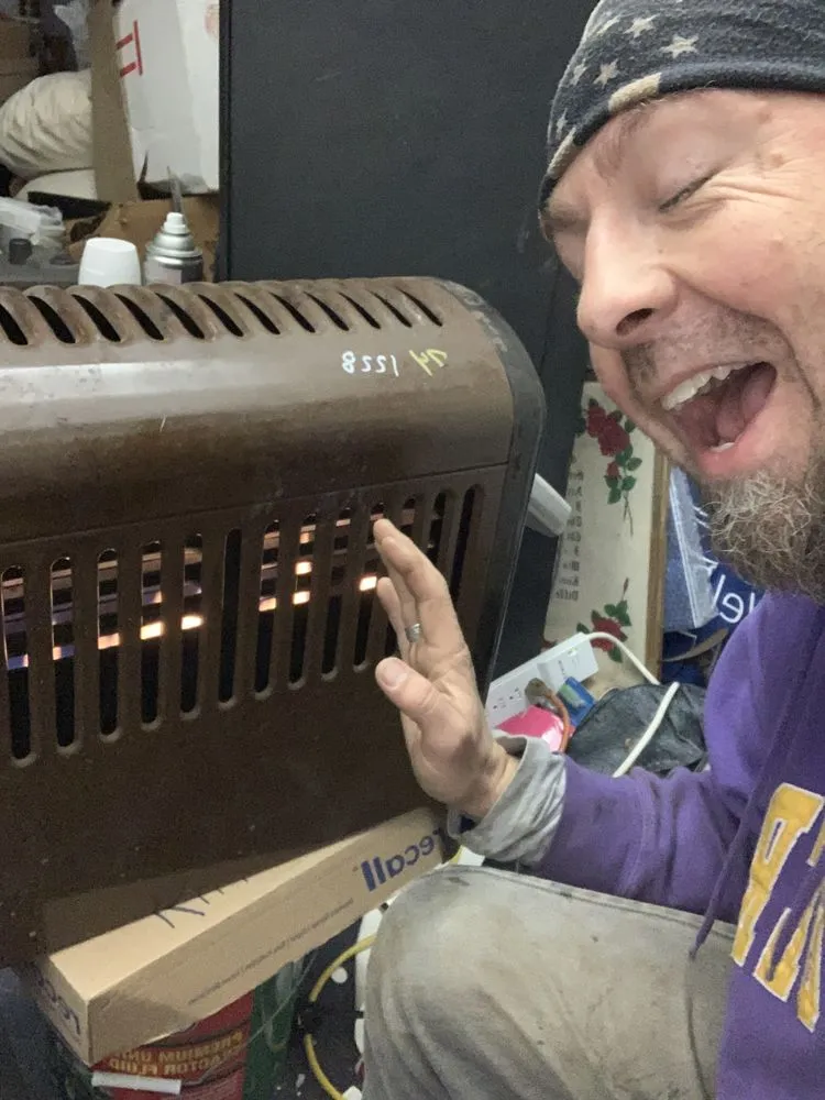 Emergency electrician providing emergency electrical service in , 