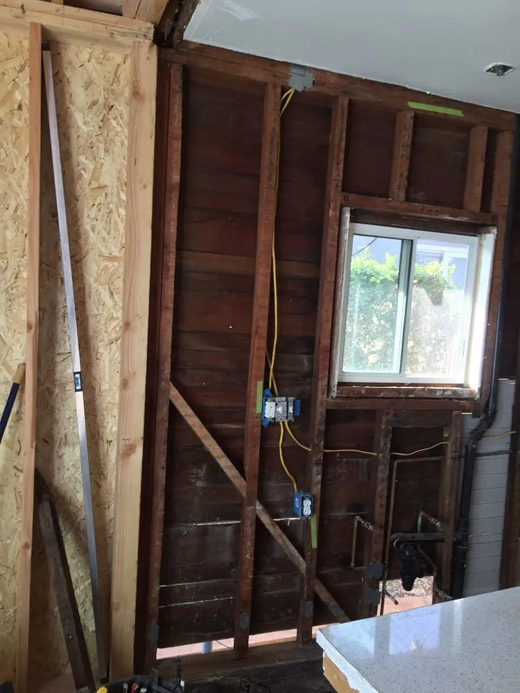 Slide of Pelayo Handyman Services