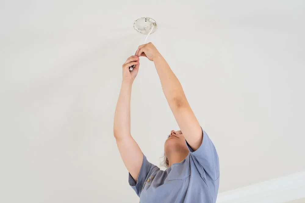 Reliable electrician providing outlet and switch repair in Theriot, LA - Pelican Electrical Services
