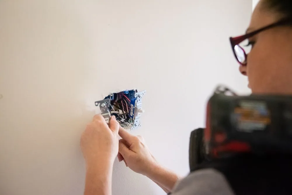 Emergency circuit breaker repair service in Theriot, LA - Pelican Electrical Services