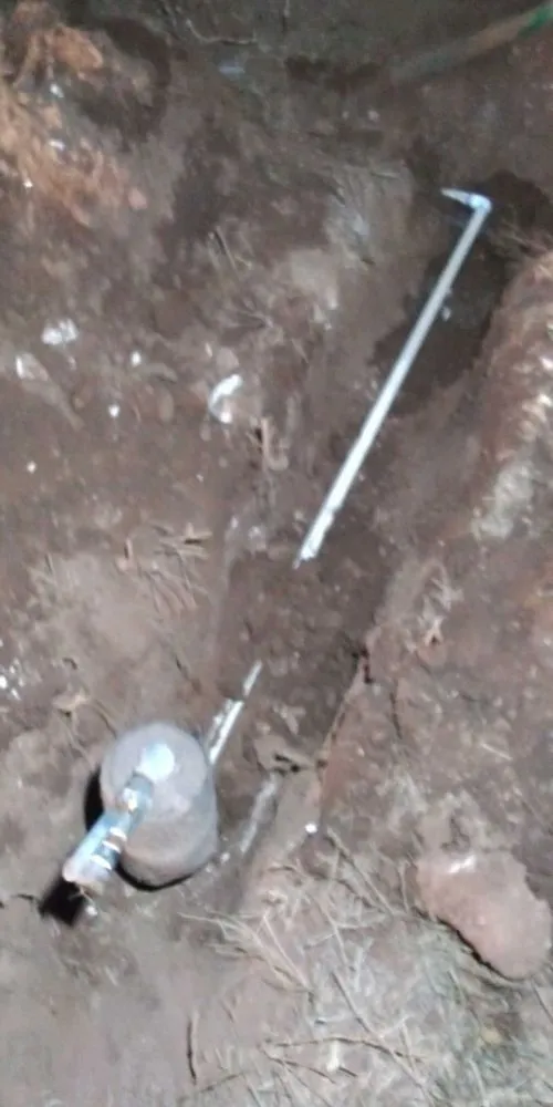 Professional electrician providing electrical repair in , 