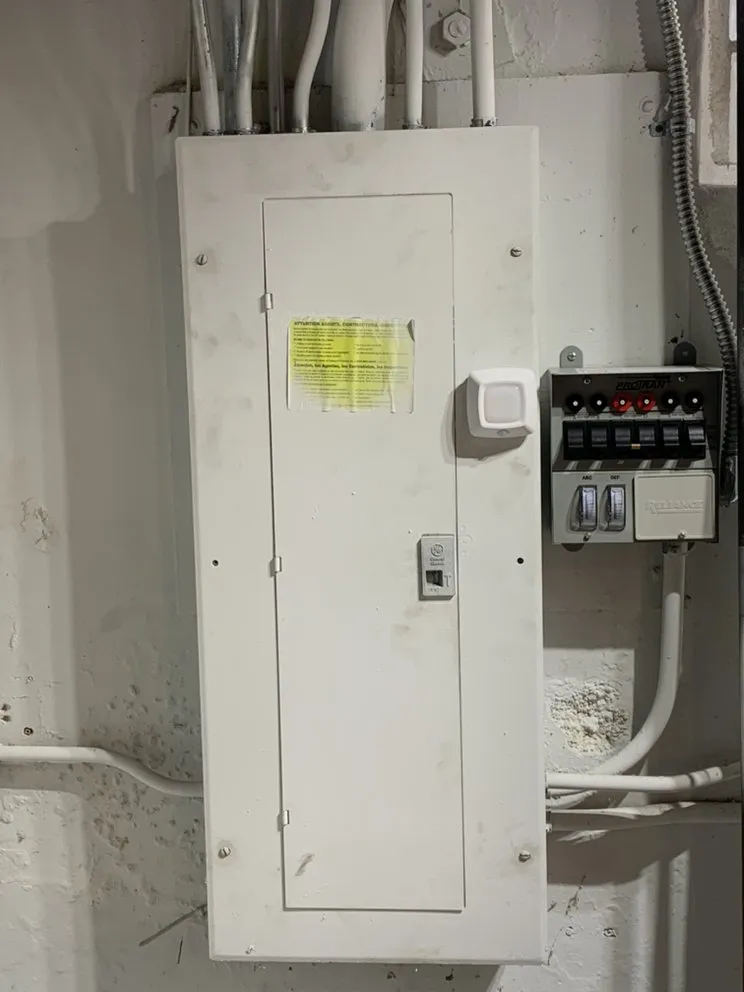 Professional electrician providing circuit breaker repair in , 