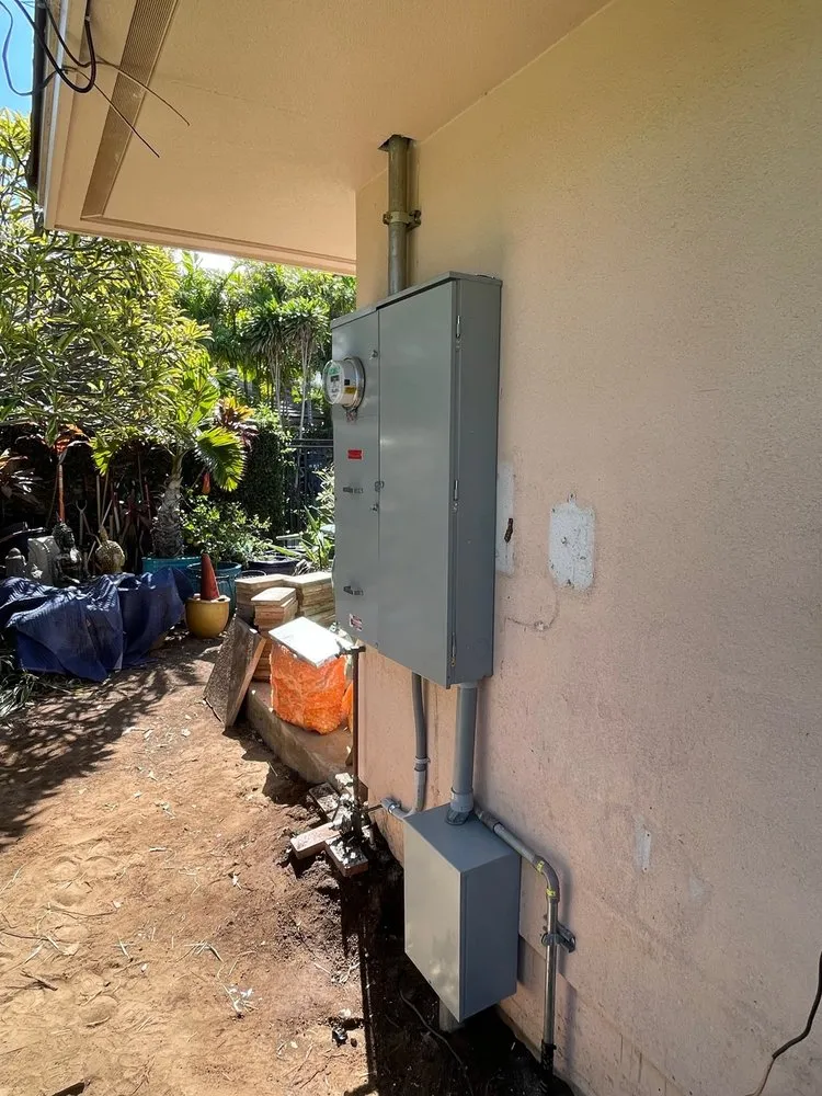 Licensed electrician providing electrical repair in ,