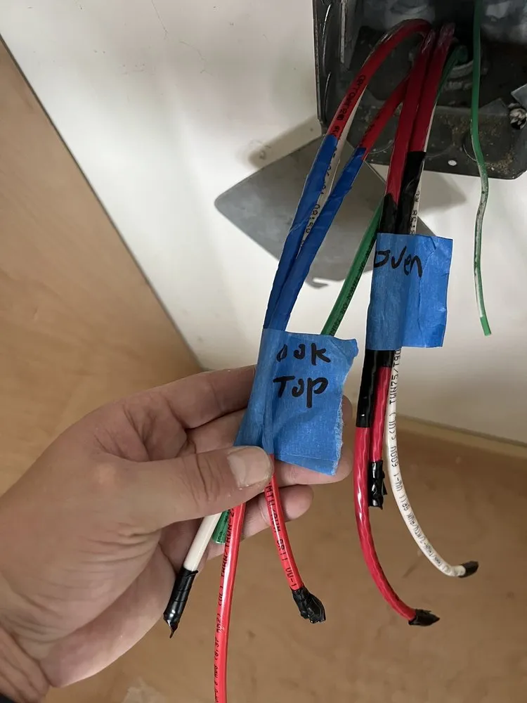Licensed circuit breaker repair experts serving Urban Honolulu, HI - PH Electric
