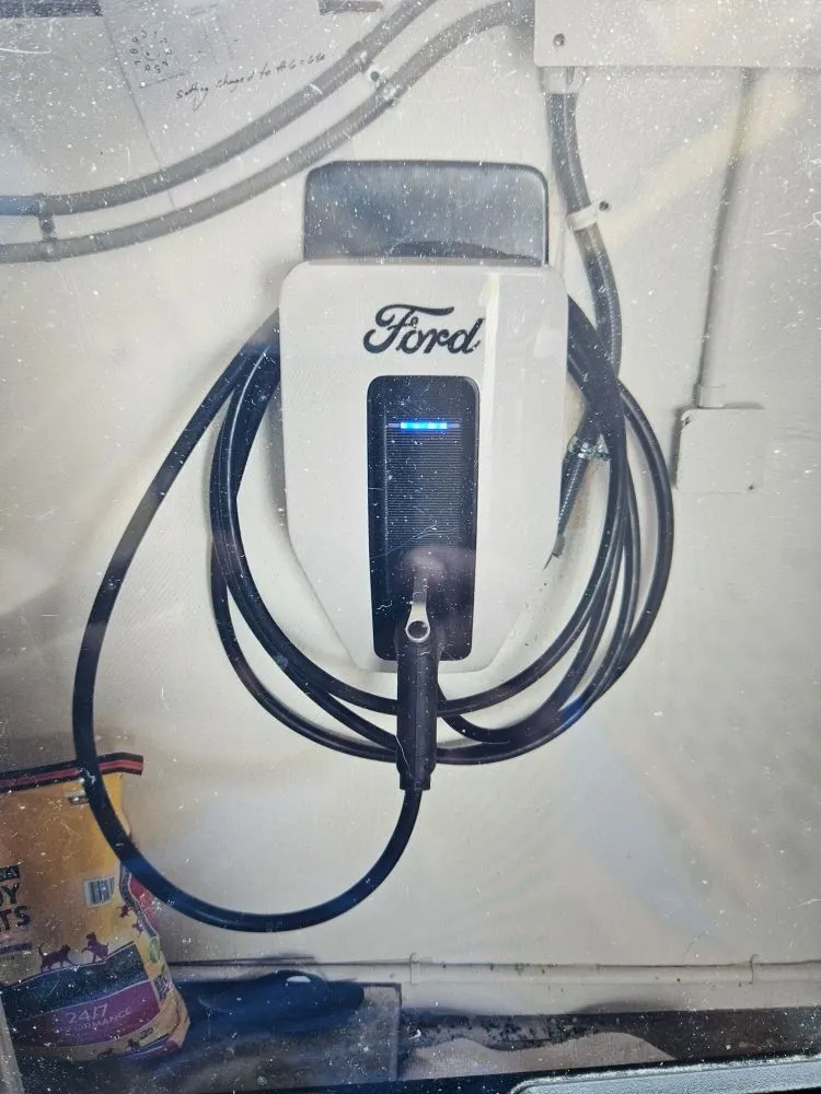 Professional electrician providing circuit breaker repair in , 