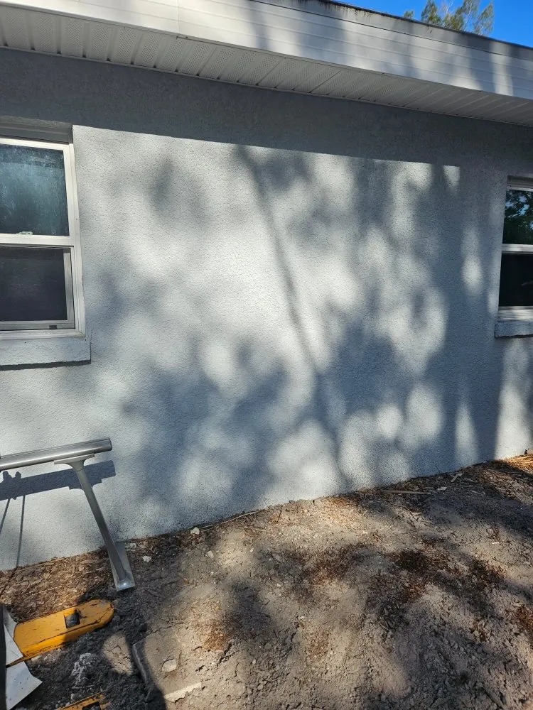 Licensed electrician providing emergency electrical service in , 