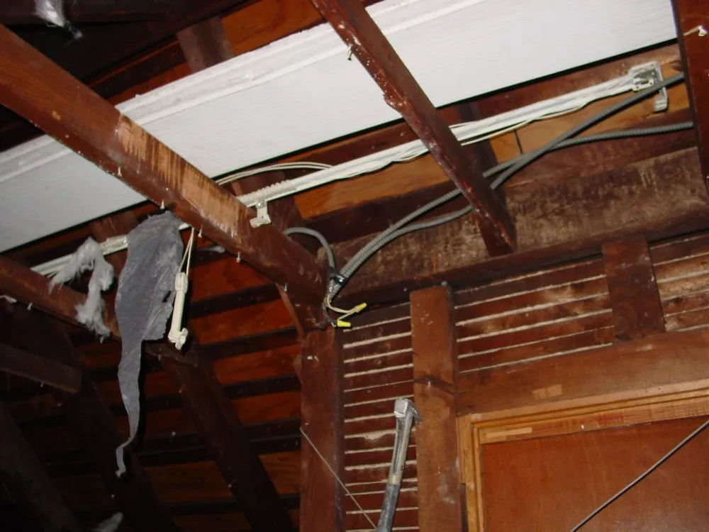 Affordable electrician providing electrical repair in , 