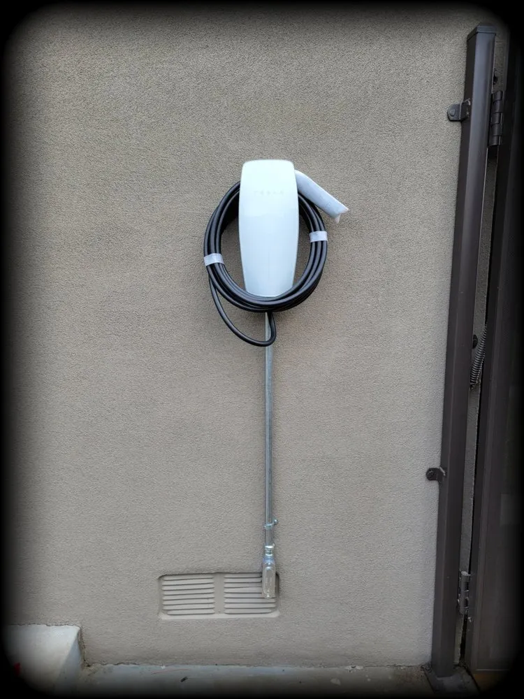 Emergency outlet and switch repair in , by Photonics Electric & IT Services