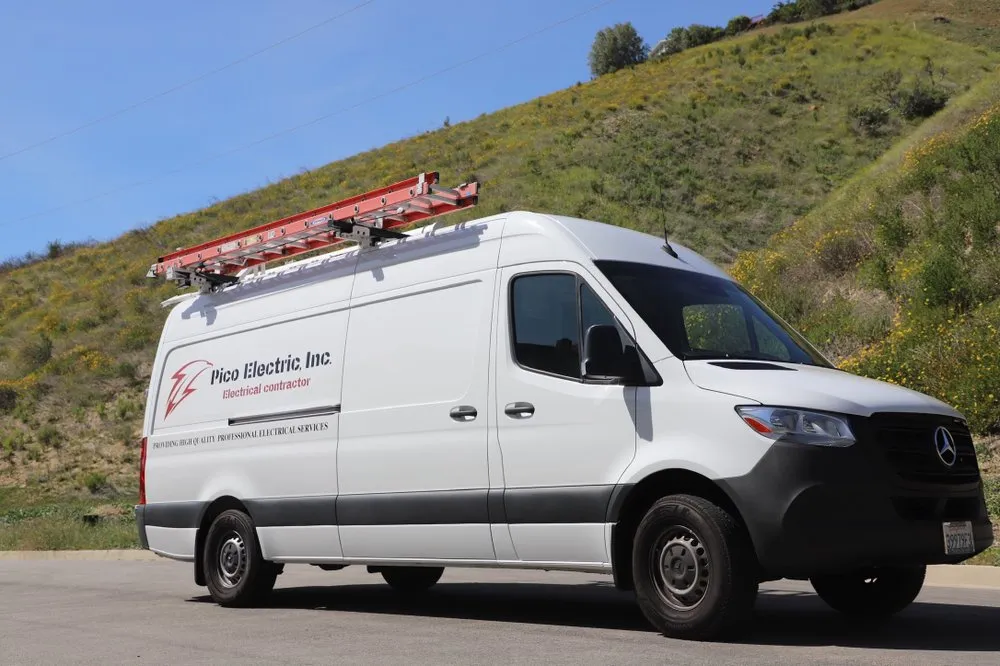 Expert outlet and switch repair in Thousan Oaks, CA by Pico Electric