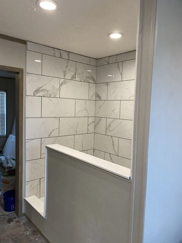 Emergency electrical service for homes in lighting installation, by