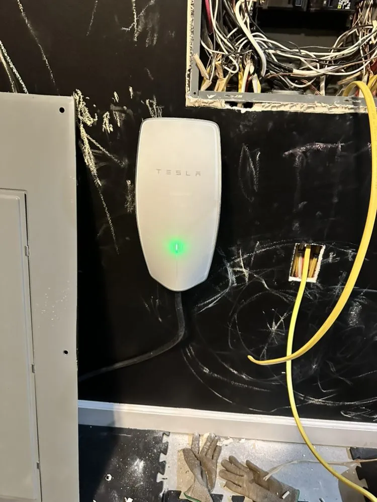 Slide of Pina Electric