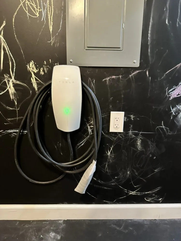 Slide of Pina Electric