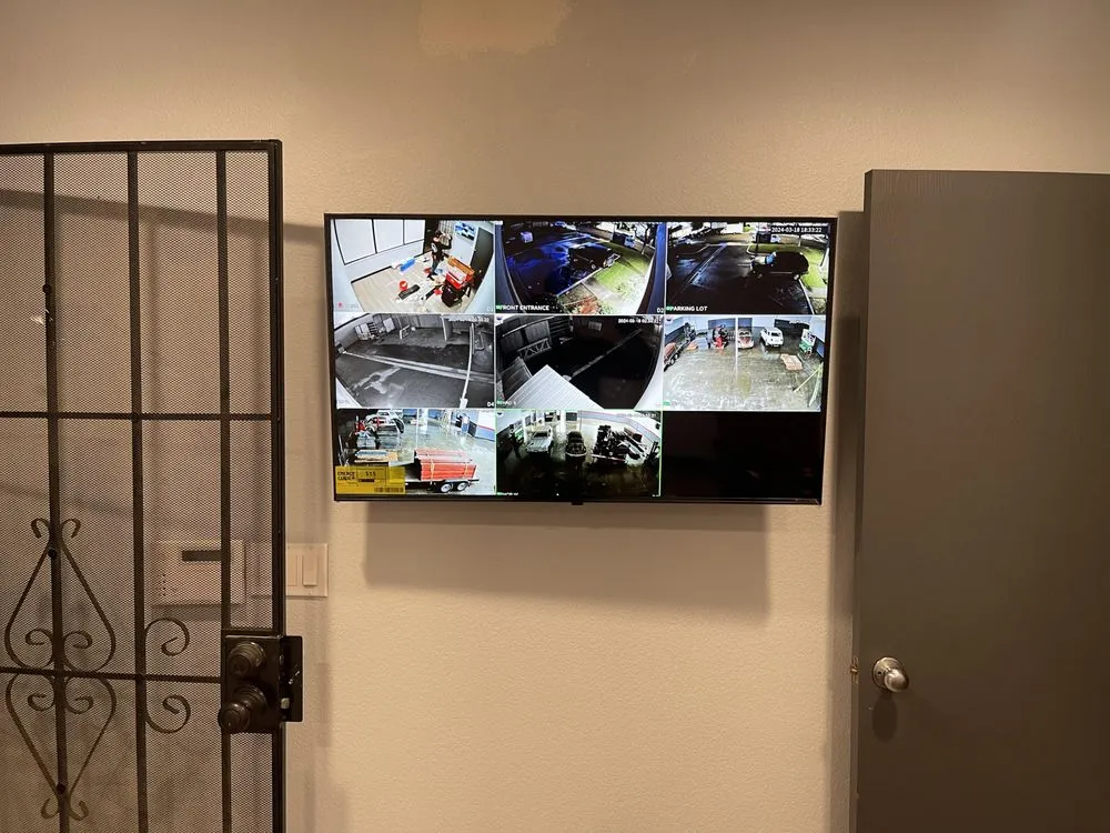 Slide of Pinelo Communications