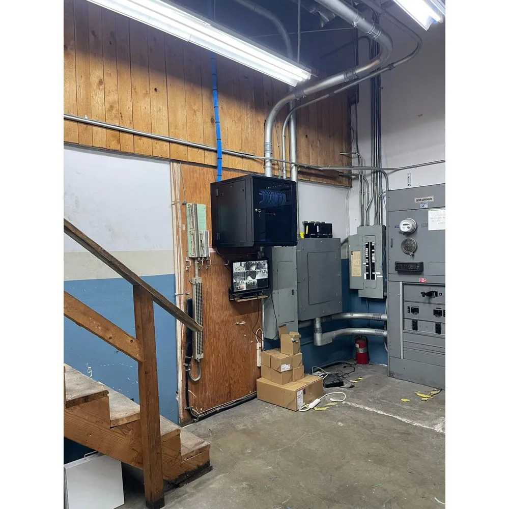 Slide of Pinelo Communications