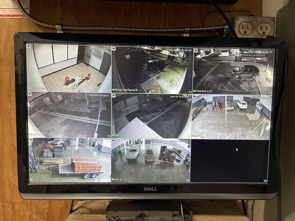 Slide of Pinelo Communications