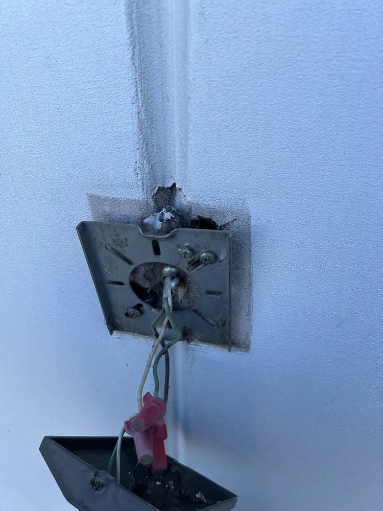 Slide of Pinolero's Cleaning & Handyman Service