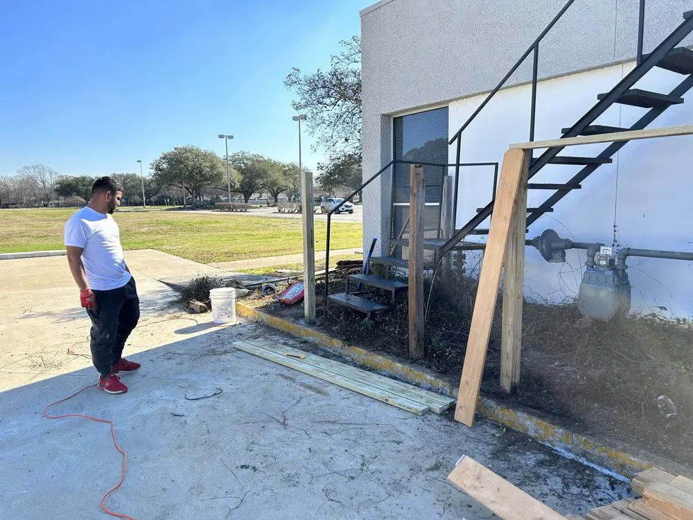 Slide of Pinolero's Cleaning & Handyman Service