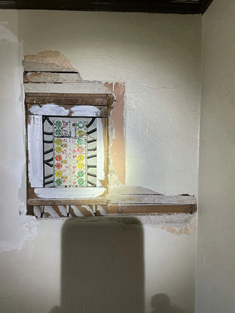 Licensed outlet and switch repair service in Fontana, CA - Pizano’s Electric