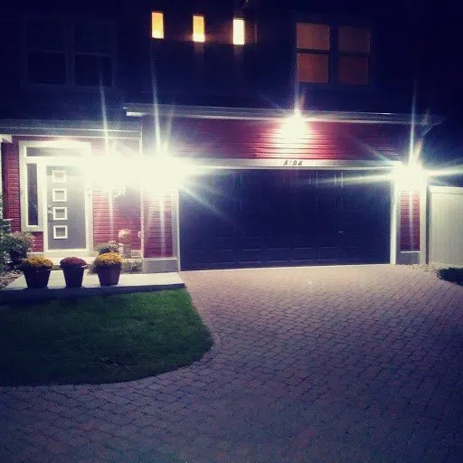 Certified electrician providing electrical repair in , 