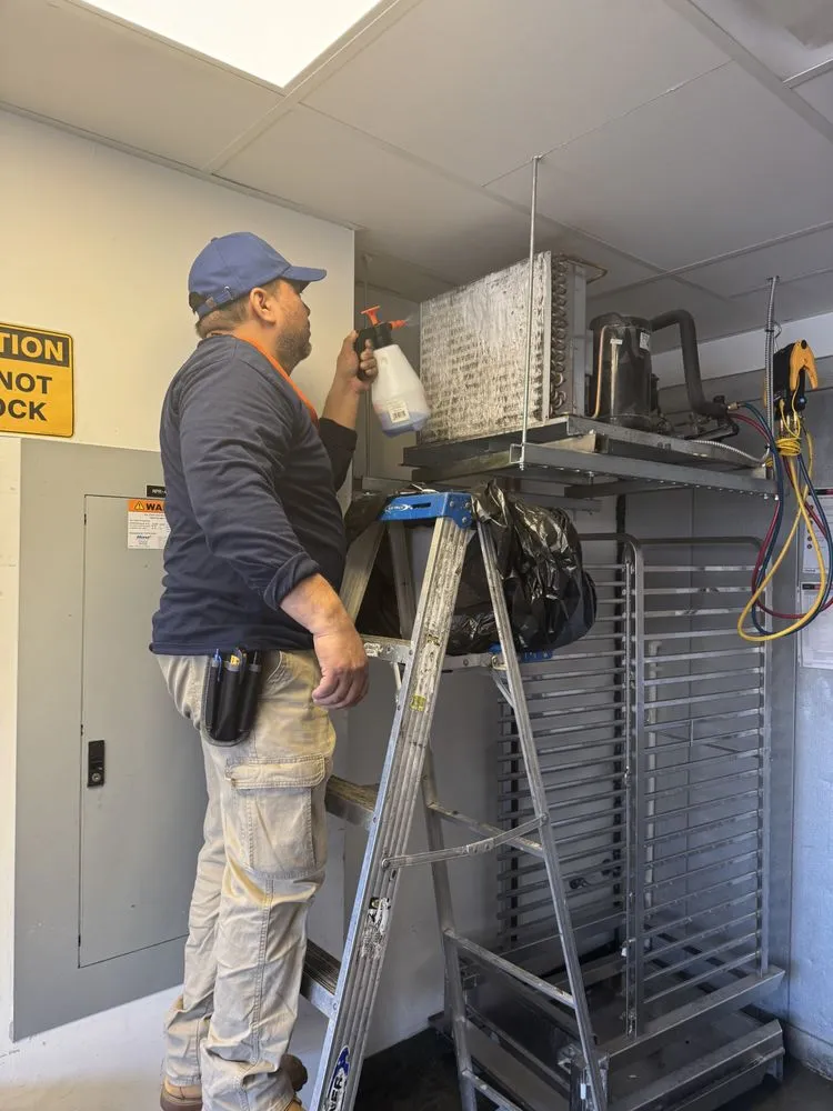 Emergency electrician providing circuit breaker repair in ,