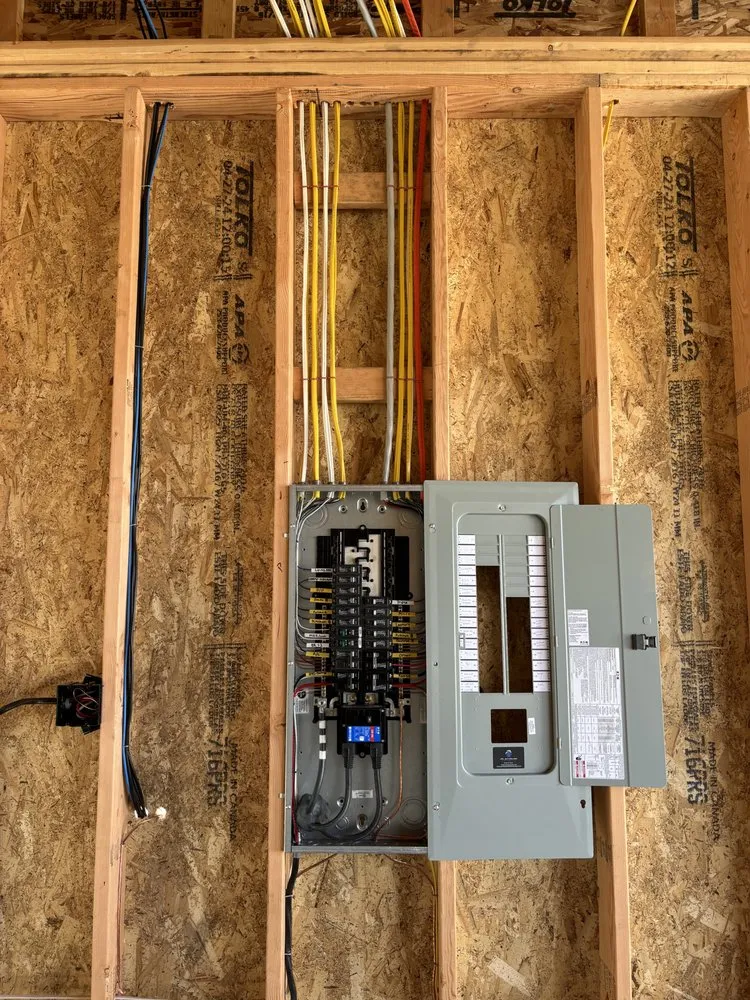 Certified electrician providing electrical repair in Coeur D'alene, ID - Platinum Electric