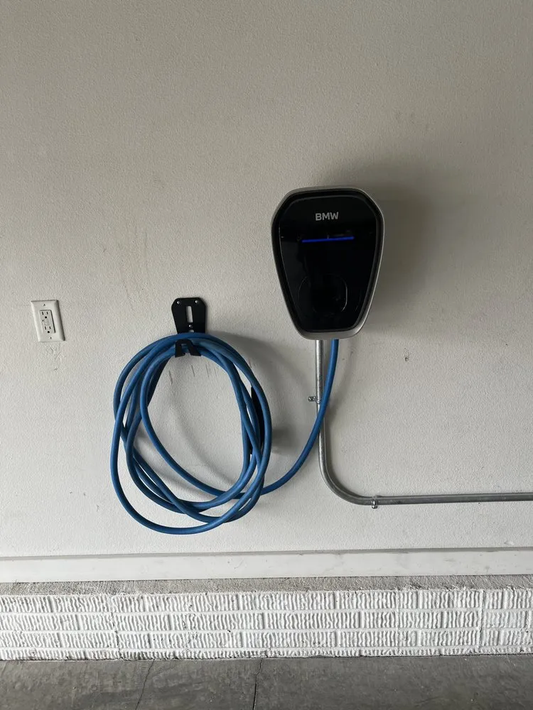 Trusted electrician providing circuit breaker repair in , 