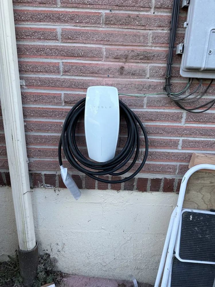 Slide of Plugz Electric