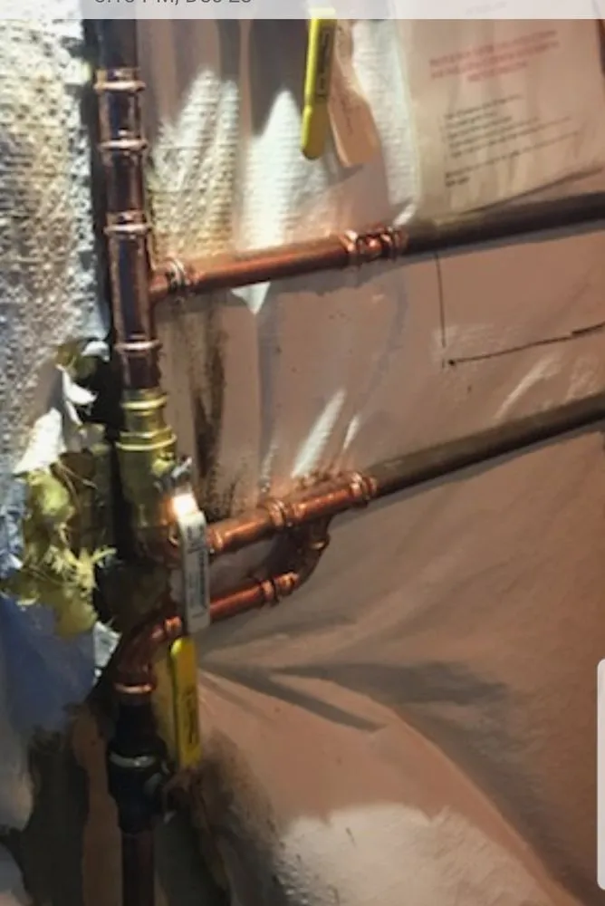 Certified electrician providing circuit breaker repair in , 