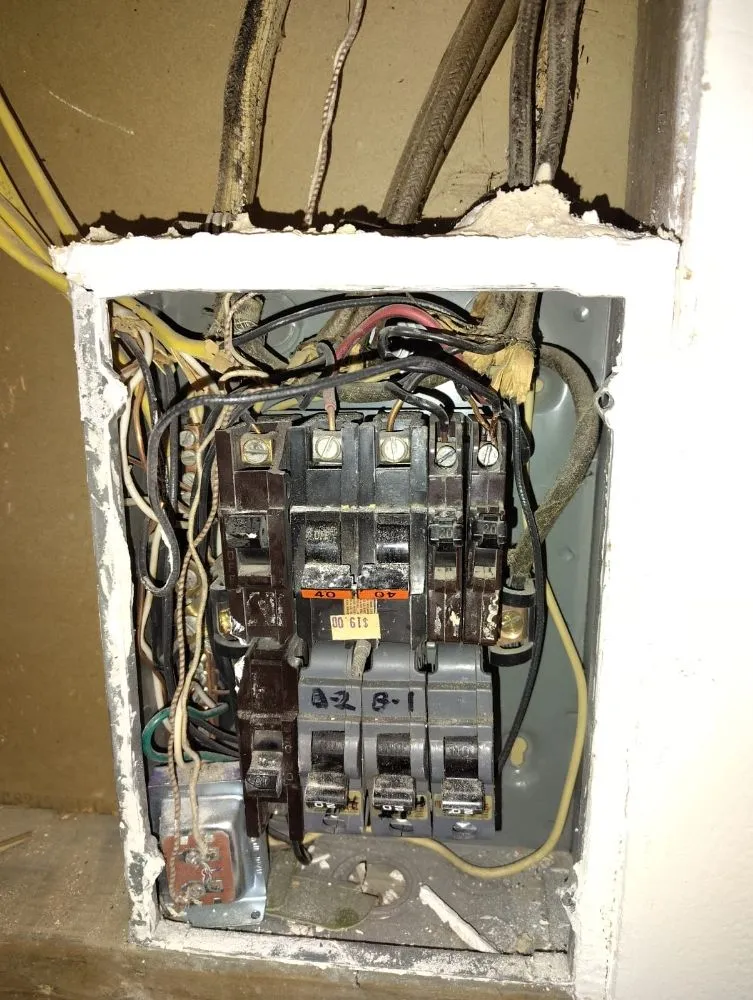 Slide of P&M Electric Services