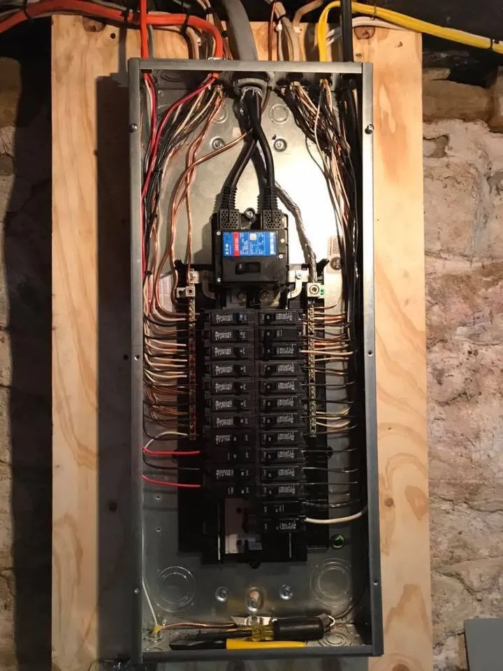 Slide of PM Electrical Solutions