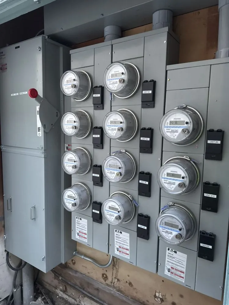 Professional electrician providing electrical repair in , 