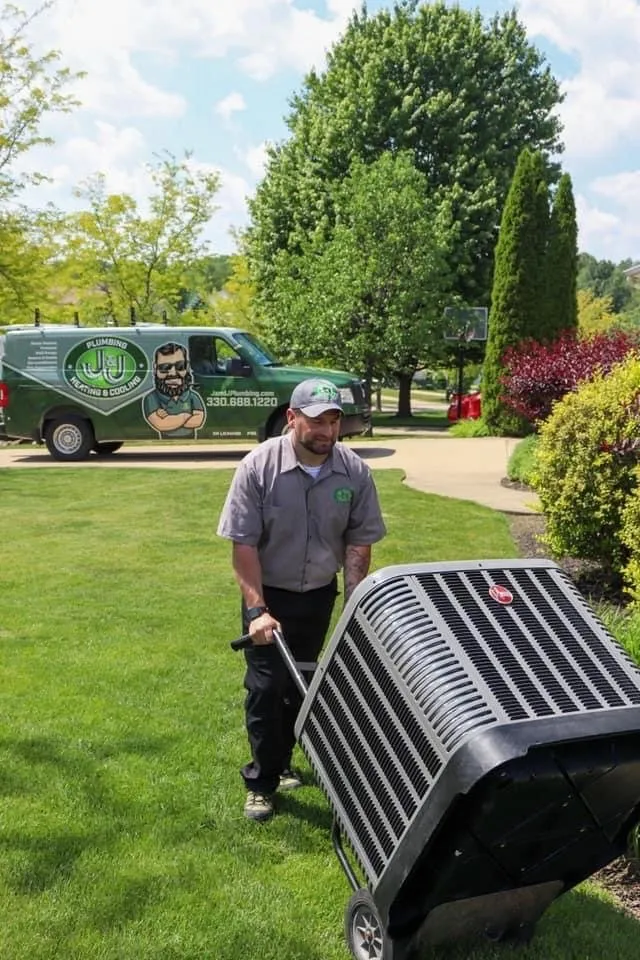 Emergency electrician providing electrical repair in , 