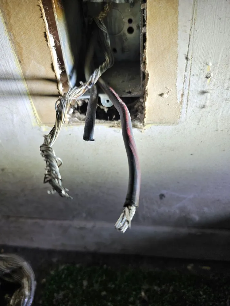 Reliable electrician providing emergency electrical service in , 