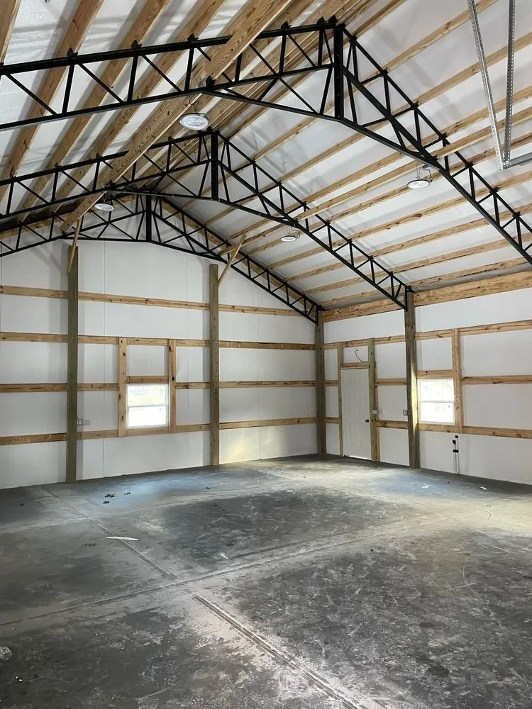 Licensed electrician providing electrical repair in , 