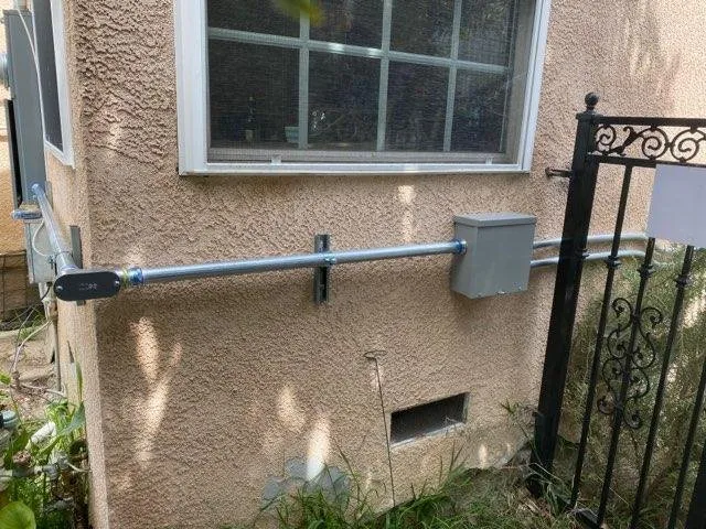 Licensed electrical service for homes in lighting installation, by