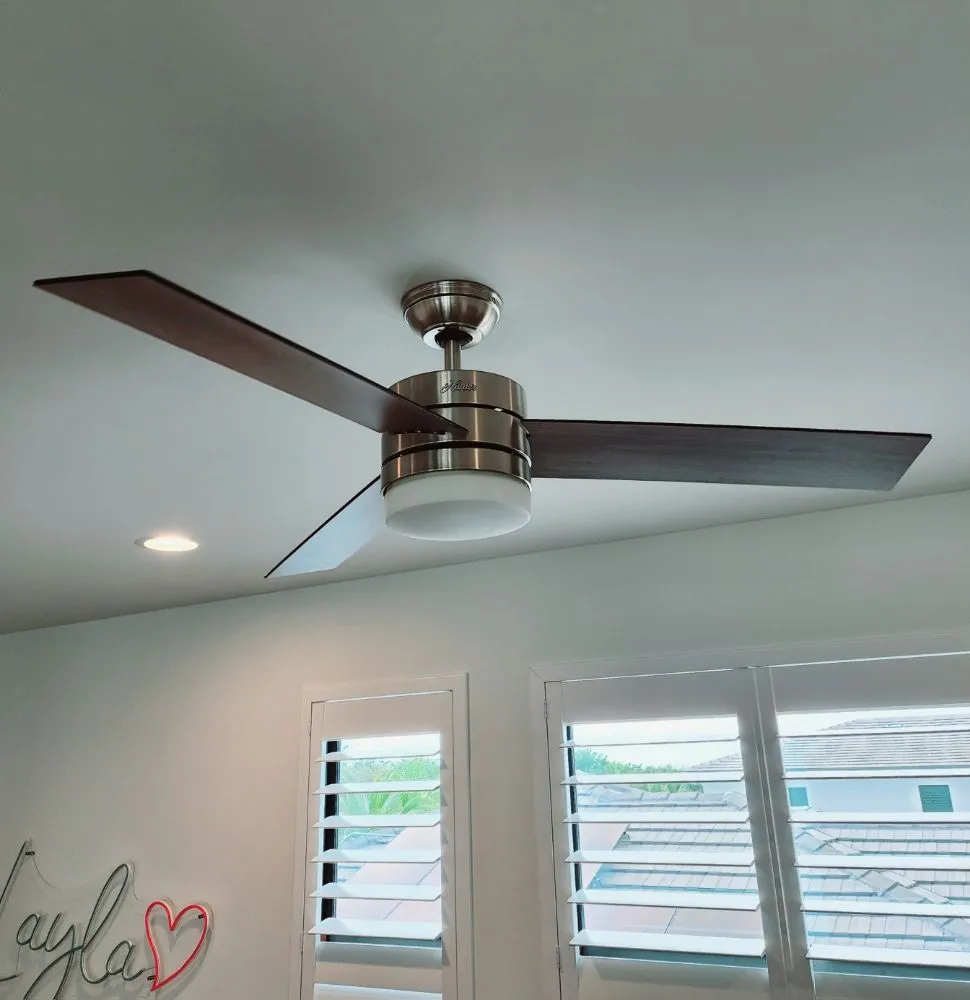 Expert circuit breaker repair service in ,  - Power Bolt Electric