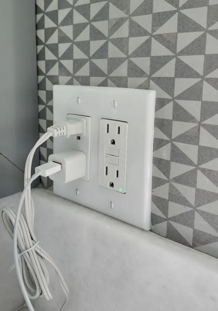 Trusted circuit breaker repair service in ,  - Power Bolt Electric