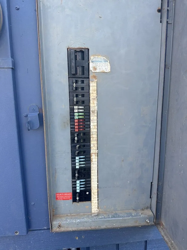 Emergency outlet and switch repair service in ,  - Power on Electric