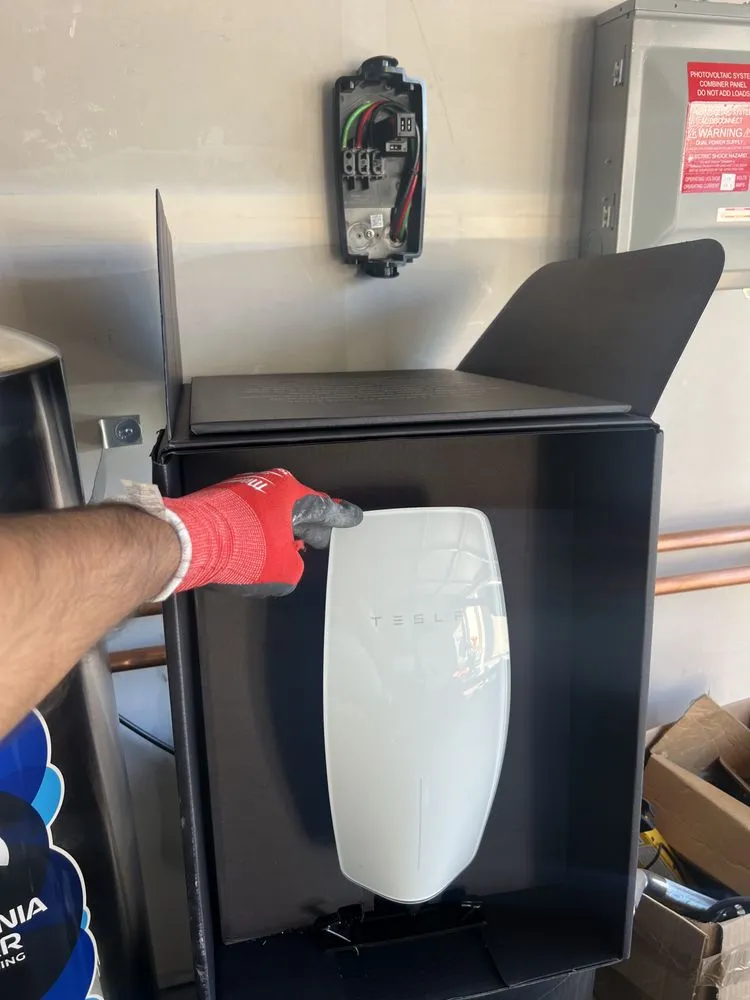 Emergency electrical service for homes in wiring installation, by