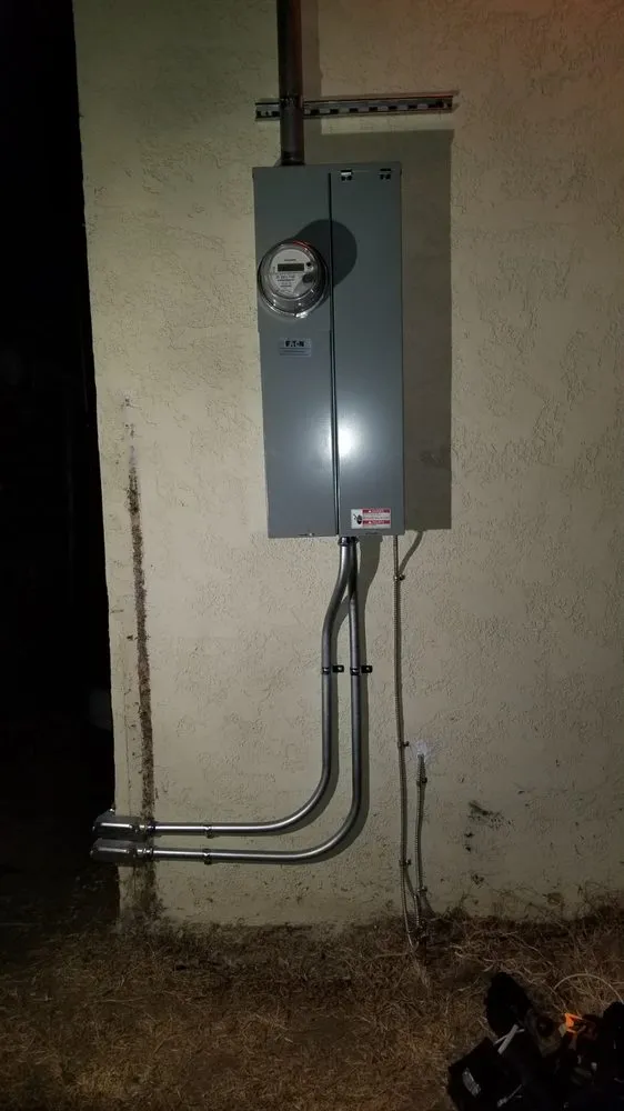 Reliable electrician providing circuit breaker repair in , 