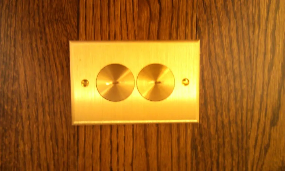 Emergency electrician providing circuit breaker repair in ,