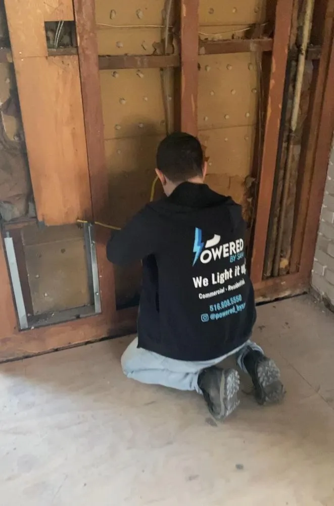 Slide of Powered by Sam