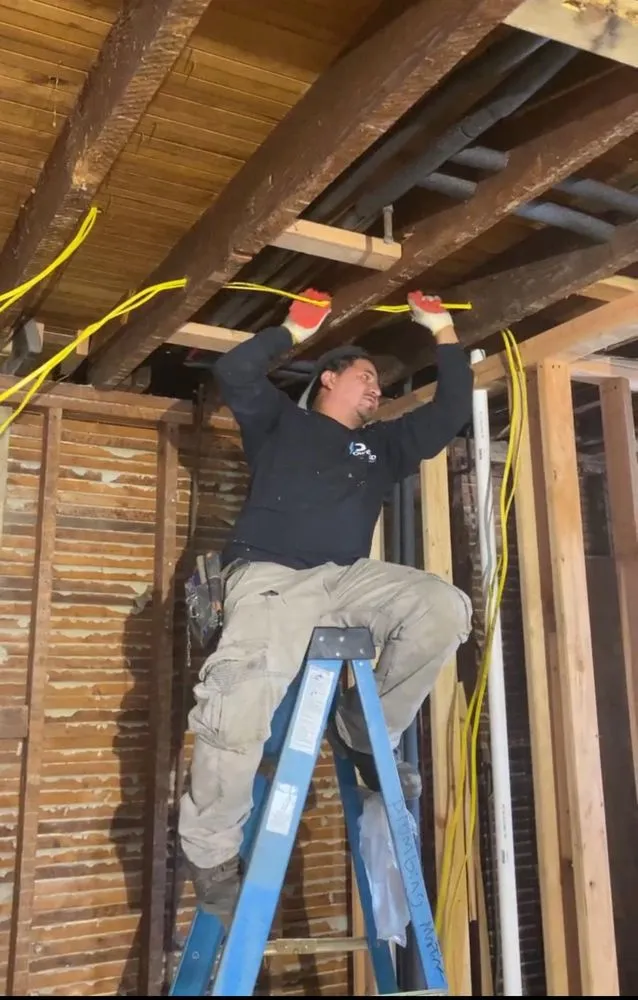 Slide of Powered by Sam