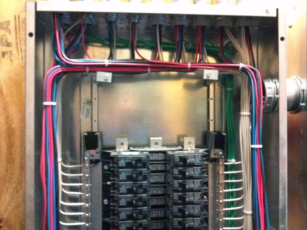 Licensed emergency electrical service experts serving Creekside, PA - Powered Developments
